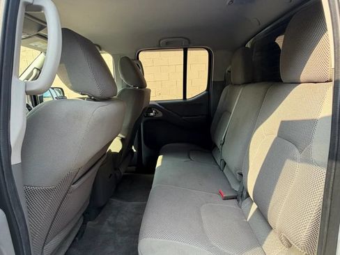 Used 2012 Nissan Frontier SV w/ SV Premium Utility Pkg AWD/4WD image 10