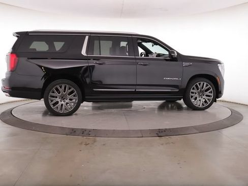 Used 2026 GMC Yukon XL Denali Ultimate AWD/4WD image 7