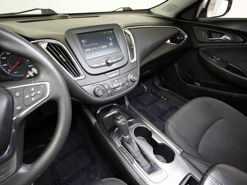 Used 2018 Chevrolet Malibu LT image 33