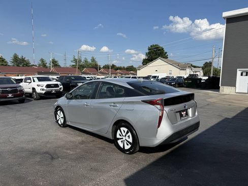 Used 2016 Toyota Prius Two FWD image 5
