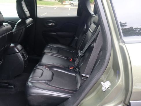 Used 2019 Jeep Cherokee Trailhawk w/ Cold Weather Group AWD/4WD image 20