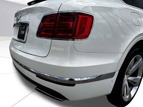 Used 2017 Bentley Bentayga image 14