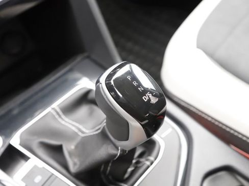 Used 2025 Volkswagen Taos SE w/ Panoramic Sunroof Package image 29