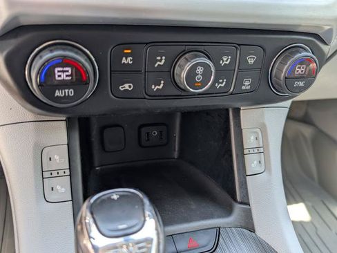 Used 2019 GMC Acadia SLT FWD image 10