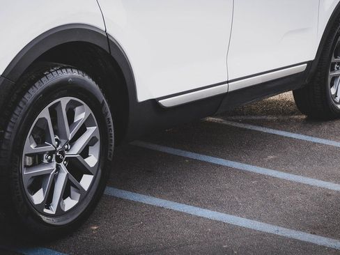 Used 2023 Kia Telluride LX image 10