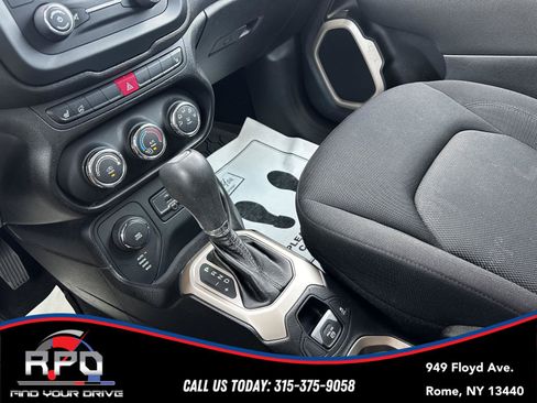 Used 2017 Jeep Renegade Latitude w/ Cold Weather Group AWD/4WD image 25