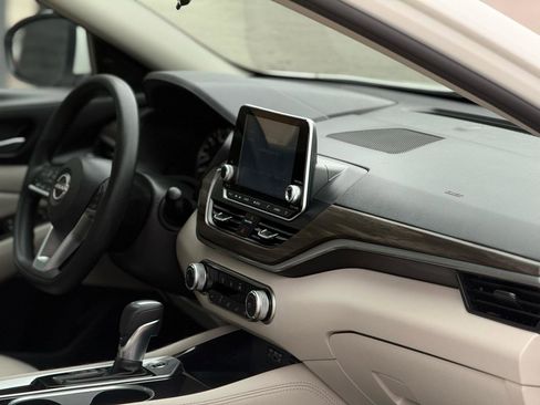 Used 2023 Nissan Altima 2.5 SV image 15