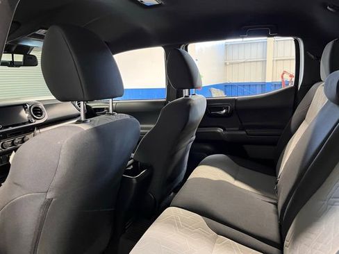 Used 2022 Toyota Tacoma TRD Sport w/ Black Out Package (TMS) image 17