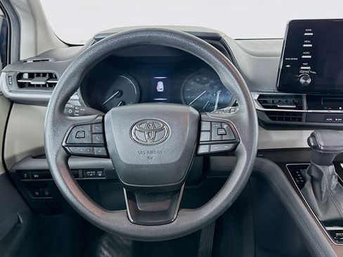Used 2024 Toyota Sienna LE image 18