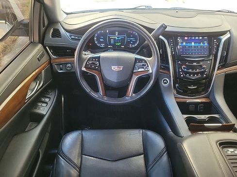 Used 2020 Cadillac Escalade Luxury image 34