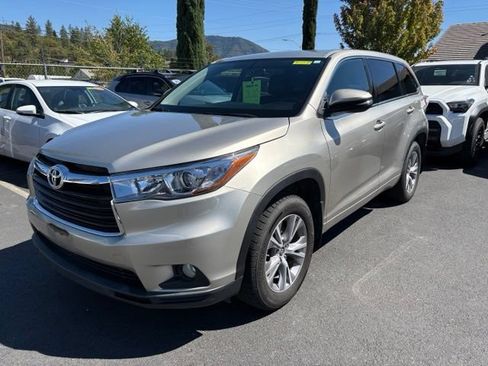 Certified 2016 Toyota Highlander Plus AWD/4WD image 4