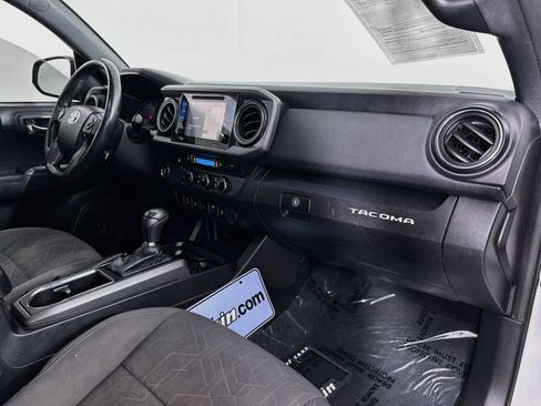 Used 2016 Toyota Tacoma TRD Off-Road w/ Premium & Technology Package RWD image 29