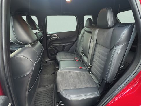 Used 2023 Mitsubishi Outlander SE FWD image 10