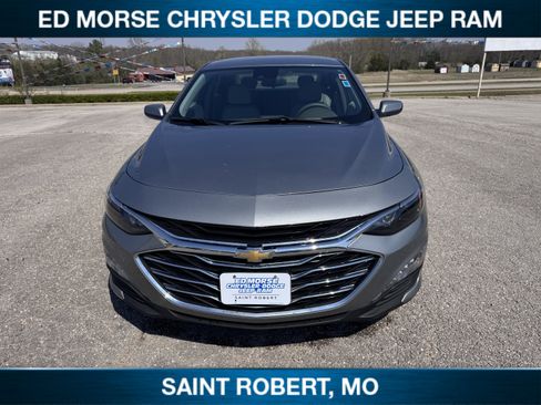 Used 2025 Chevrolet Malibu LT image 2