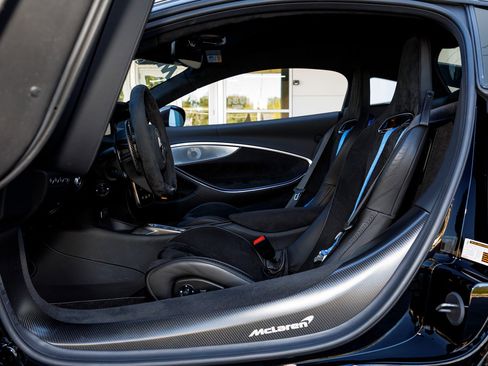 Used 2023 McLaren Artura RWD image 37