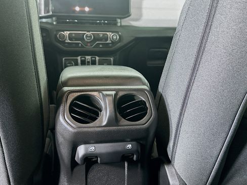 Used 2025 Jeep Wrangler Willys image 25