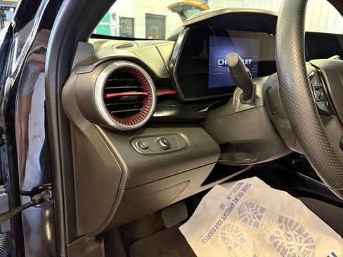 Used 2025 Chevrolet Trax RS w/ Sunroof Package FWD image 18