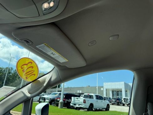 Used 2023 Chrysler Pacifica Touring-L FWD image 14