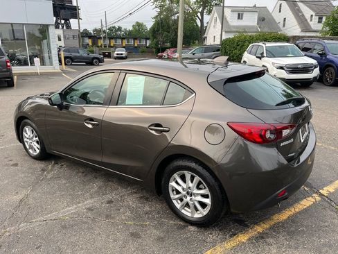 Used 2016 MAZDA MAZDA3 i Touring w/ Popular Equipment Package FWD image 8