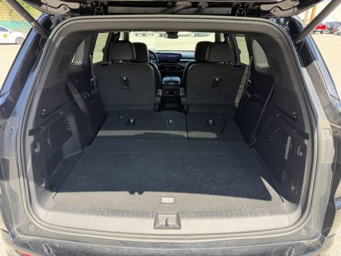 Used 2025 Buick Enclave Sport Touring w/ LPO, Floor Liner Package FWD image 9