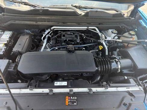 Used 2023 Chevrolet Colorado LT AWD/4WD image 35