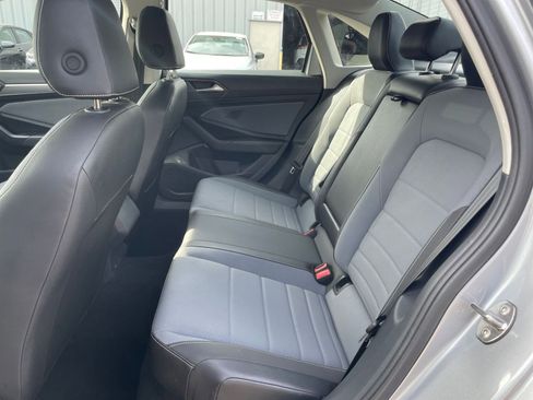 Used 2025 Volkswagen Jetta SE image 24