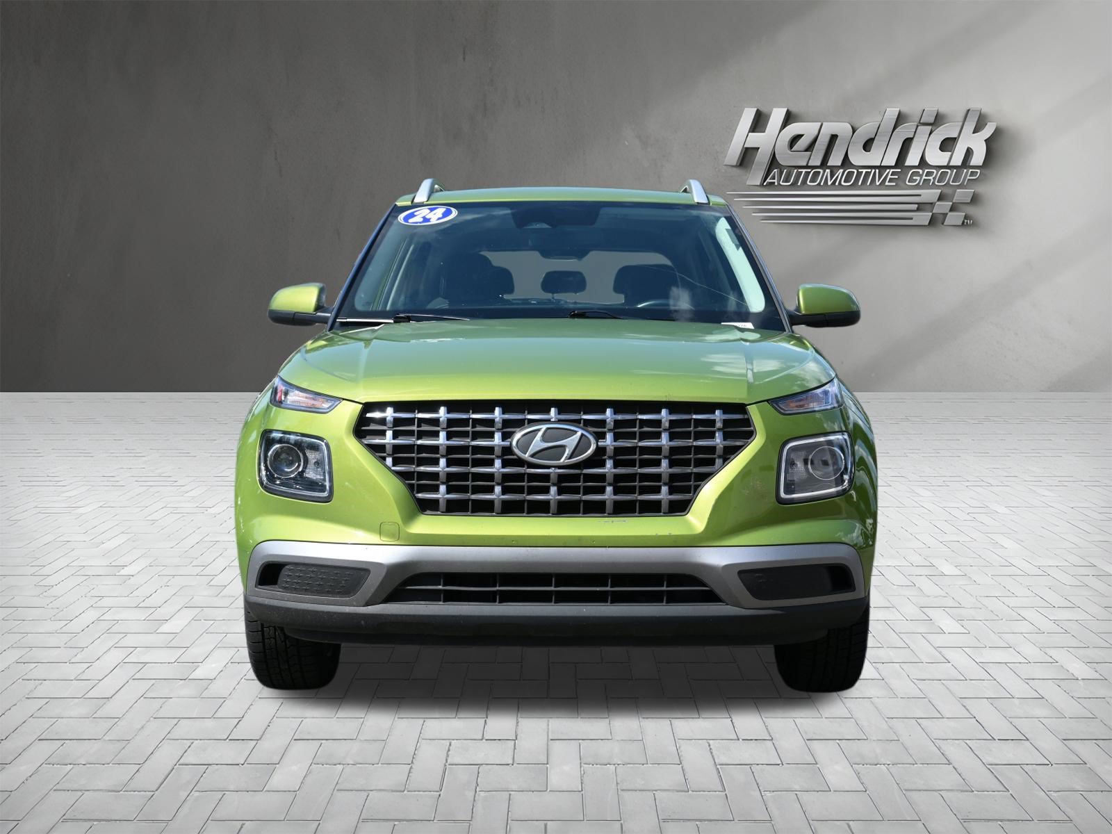 Used 2024 Hyundai Venue SEL FWD image 3