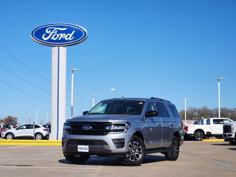 Certified 2024 Ford Expedition XL image 3