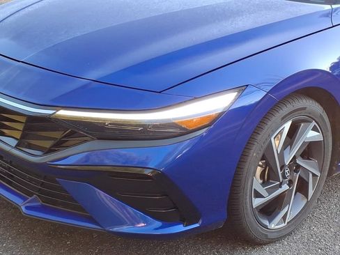 Used 2025 Hyundai Elantra Limited FWD image 28