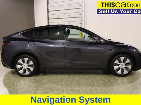 Used 2024 Tesla Model Y Long Range AWD/4WD image 8