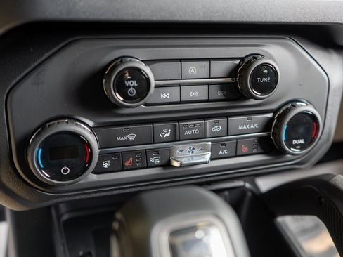 New 2025 Ford Bronco Badlands w/ Sasquatch Package image 18