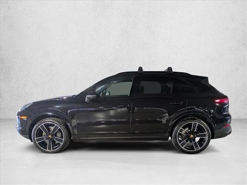 Used 2023 Porsche Cayenne Platinum Edition image 9