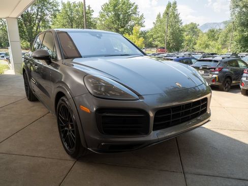 Used 2022 Porsche Cayenne GTS AWD/4WD image 2