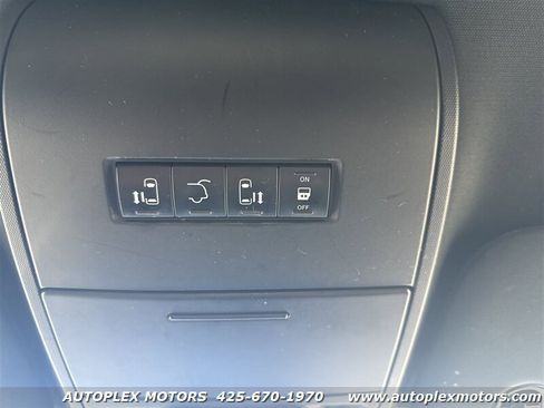 Used 2017 Dodge Grand Caravan SXT image 30