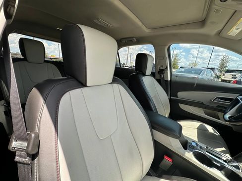 Used 2017 Chevrolet Equinox Premier w/ Enhanced Convenience Package FWD image 19