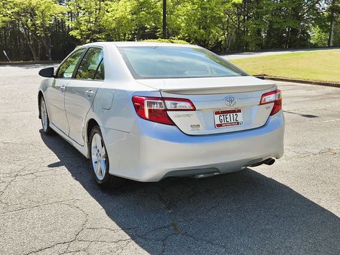 Used 2012 Toyota Camry SE image 10