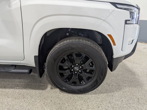 Used 2023 Nissan Frontier SV w/ Midnight Edition Package AWD/4WD image 15