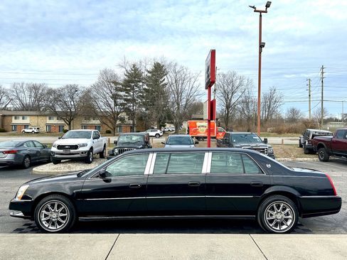 Used 2011 Cadillac DTS Limousine image 16