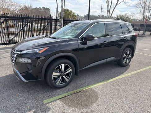 Used 2025 Nissan Rogue SL image 1