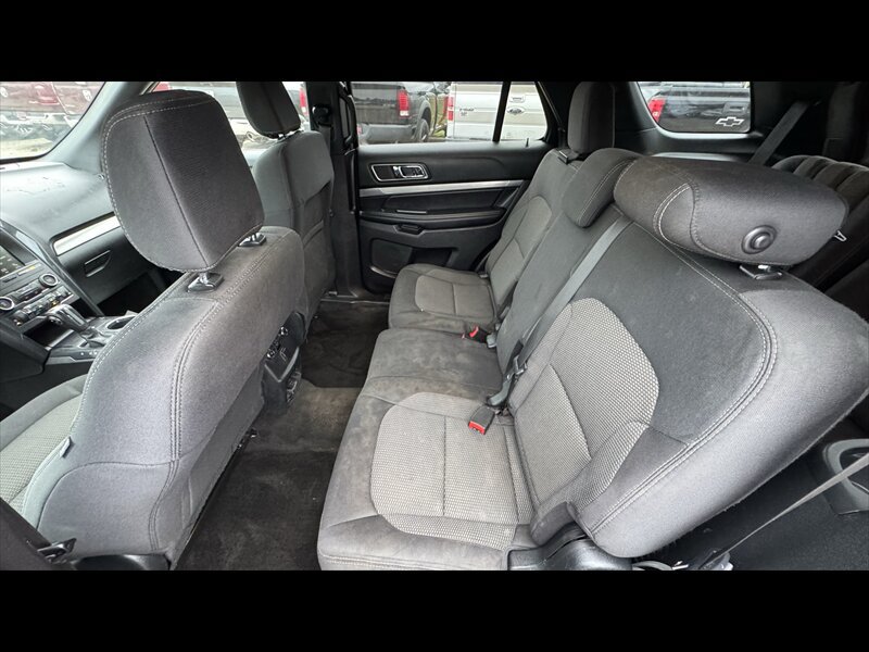 Used 2018 Ford Explorer XLT w/ Equipment Group 201A AWD/4WD image 10