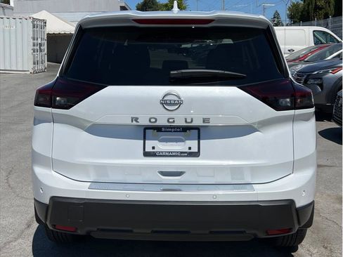 Used 2025 Nissan Rogue SV image 4