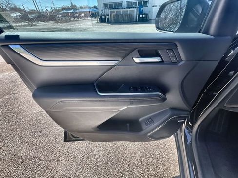 Used 2025 GMC Acadia Elevation image 21