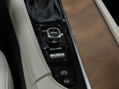 Used 2017 Volvo XC90 T6 Inscription w/ Vision Package image 22