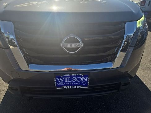 Used 2025 Nissan Pathfinder SV AWD/4WD image 31