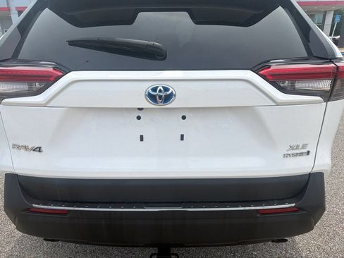 Used 2024 Toyota RAV4 XLE w/ Convenience Package AWD/4WD image 9