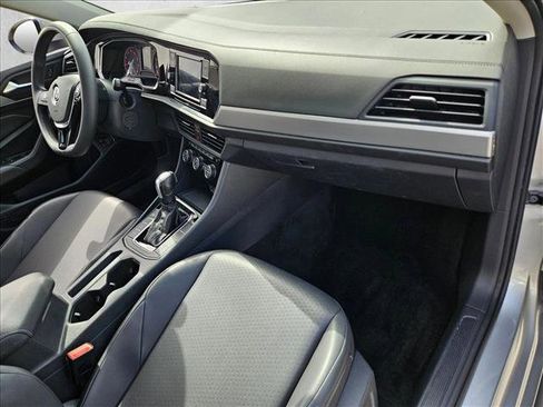 Used 2020 Volkswagen Jetta SE w/ SE Cold Weather Package image 20