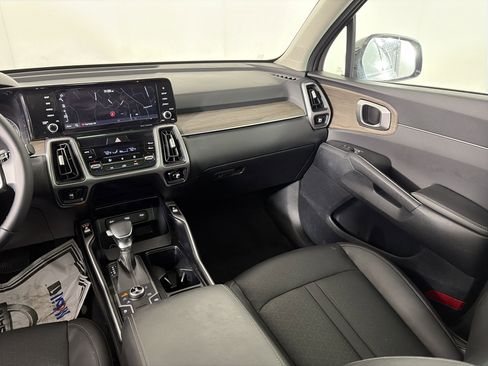 Certified 2022 Kia Sorento S w/ Panoramic Sunroof Package image 40