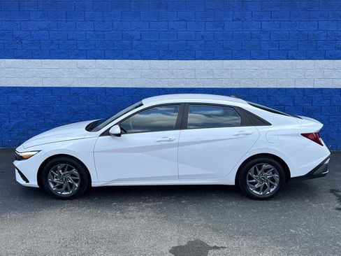 Used 2024 Hyundai Elantra SEL image 15