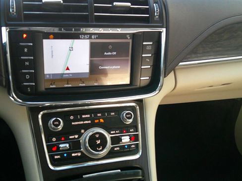 Used 2019 Lincoln Continental Select image 33