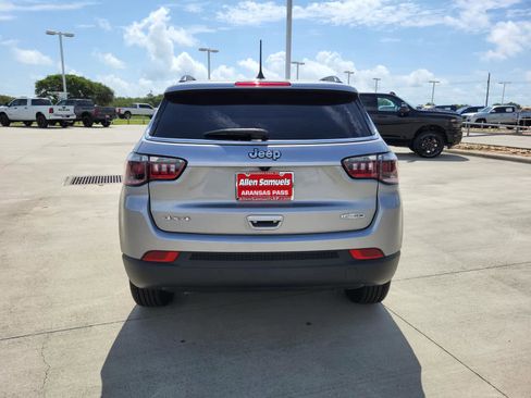 Certified 2024 Jeep Compass Latitude image 4